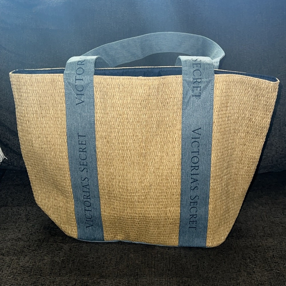 Victoria’s Secret straw beach tote bag - Picture 2 of 4